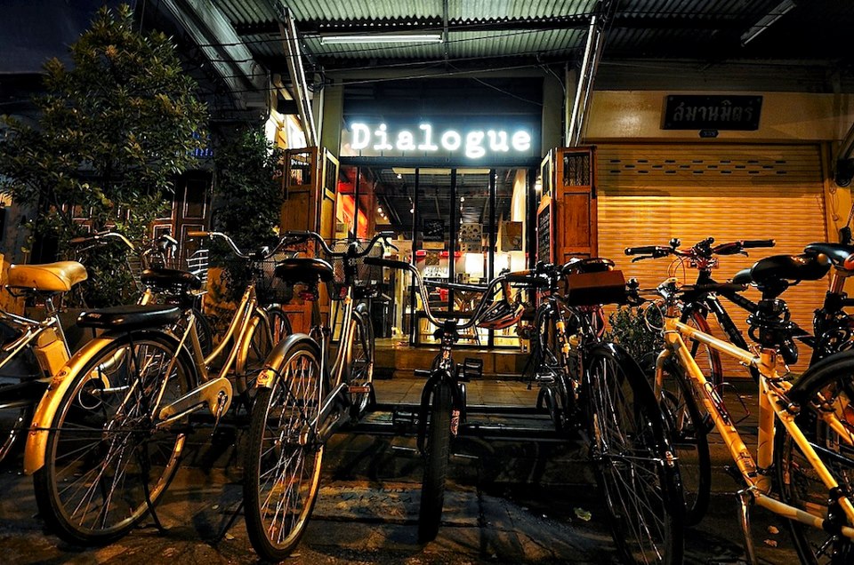 Dialogue Coffee and Gallery สถานที่จัดงาน ทำ-ลาย(ไทย)